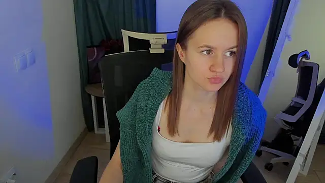 Snapshot of Catherine_e chatting on 14, 10, 2025 Catherine e online show from 14, 10, 2025