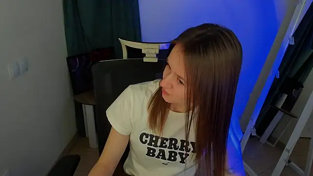 Snapshot of Catherine_e chatting on 17, 11, 2025 Catherine e online show from 17, 11, 2025