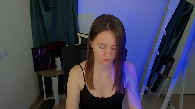 Snapshot of Catherine_e chatting on 5, 11, 2025 Catherine e online show from 5, 11, 2025