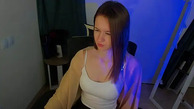 Snapshot of Catherine_e chatting on 9, 11, 2025 Catherine e online show from 9, 11, 2025