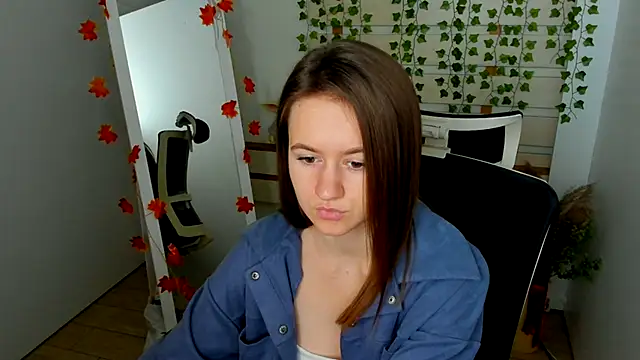 Snapshot of Catherine_e chatting on 8, 10, 2025 Catherine e online show from 8, 10, 2025