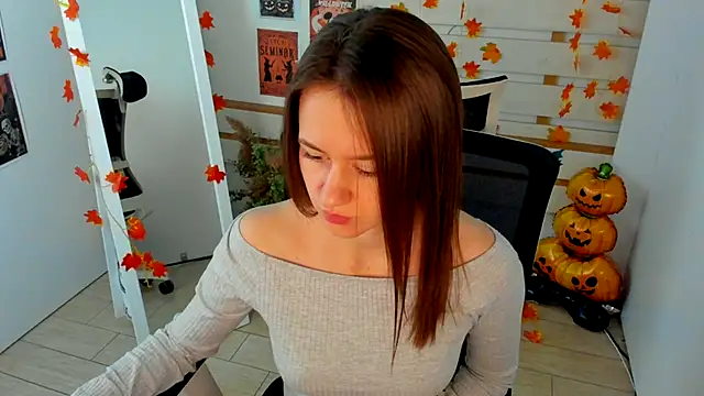 Snapshot of Catherine_e chatting on 19, 10, 2025 Catherine e online show from 19, 10, 2025