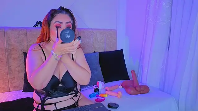 angelinarouse  online show from 8, 4, 2026