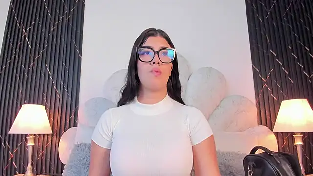 Snapshot of ValenRosse chatting on 1, 6, 2026 ValenRosse online show from 1, 6, 2026