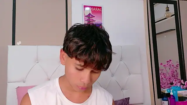 Ethan Westt online show from 8, 4, 2026