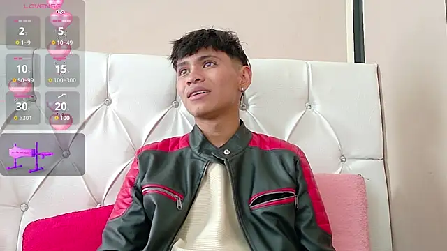 Snapshot of Ethan_Westt chatting on 28, 10, 2025 Ethan Westt online show from 28, 10, 2025