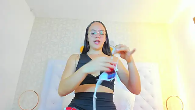 debora scoot online show from 15, 12, 2025