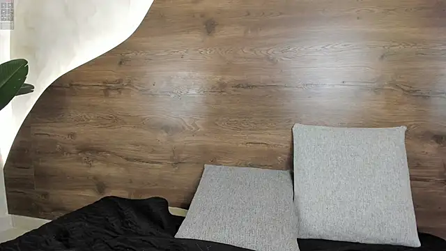 mia lacy  online show from 12, 9, 2025