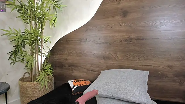 mia lacy  online show from 22, 10, 2025