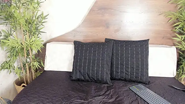 mia lacy  online show from 26, 9, 2025