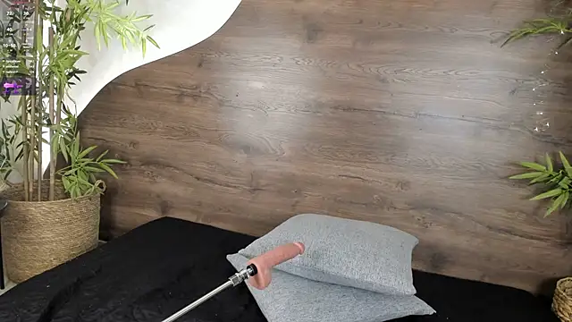 mia lacy  online show from 14, 11, 2025