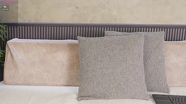 mia lacy  online show from 22, 4, 2026