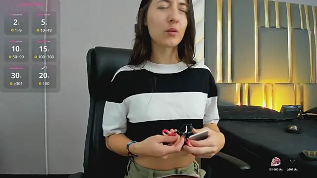 SaraJonness online show from 10, 11, 2025