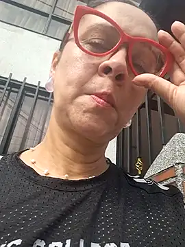 Amadamilf1980 online show from 22, 10, 2025