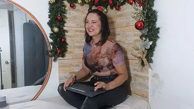 Amadamilf1980 online show from 5, 12, 2025