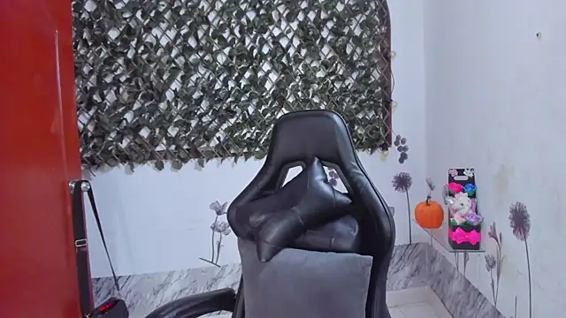 Sarahbrowm  online show from 24, 10, 2025