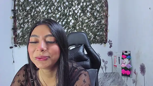 Sarahbrowm  online show from 21, 10, 2025