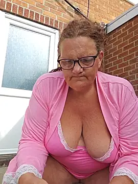 MissQueenBeex online show from 30, 6, 2026