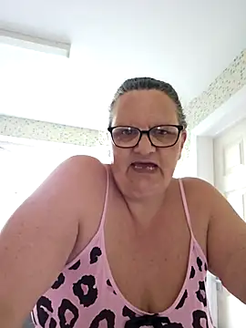 MissQueenBeex online show from 19, 4, 2026