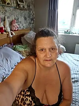 MissQueenBeex online show from 15, 12, 2025