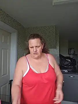Snapshot of MissQueenBeex chatting on 19, 5, 2026 MissQueenBeex online show from 19, 5, 2026