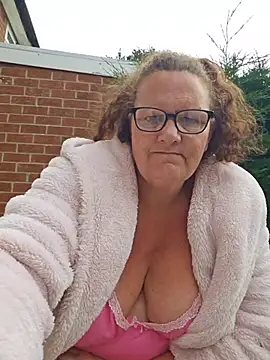 MissQueenBeex online show from 15, 6, 2026