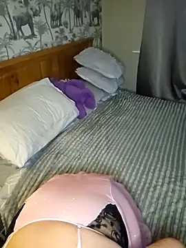 MissQueenBeex online show from 17, 11, 2025