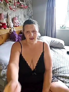 MissQueenBeex online show from 18, 12, 2025