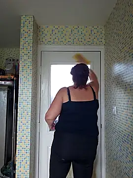 MissQueenBeex online show from 14, 4, 2026