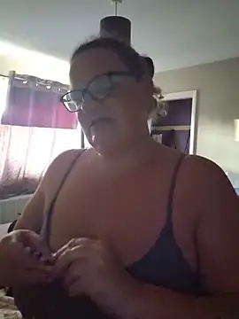 Snapshot of MissQueenBeex chatting on 25, 5, 2026 MissQueenBeex online show from 25, 5, 2026