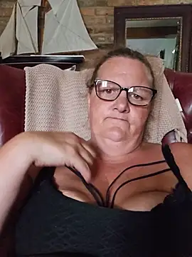 MissQueenBeex online show from 6, 7, 2026