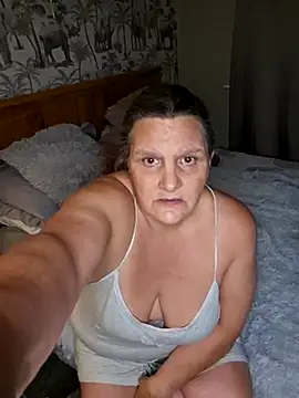 MissQueenBeex online show from 13, 10, 2025