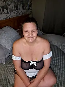 MissQueenBeex online show from 12, 1, 2026