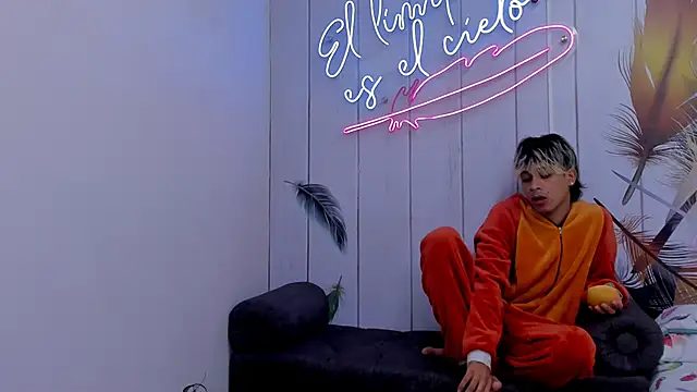 Meneaterss online show from 4, 10, 2025