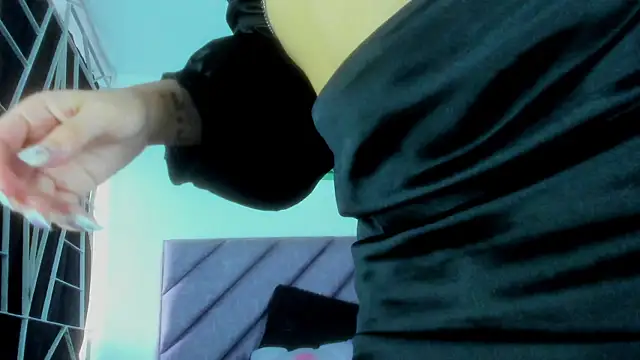 KARINNA  RAVEN online show from 10, 10, 2025