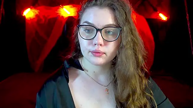 LuxSopphia online show from 4, 11, 2025