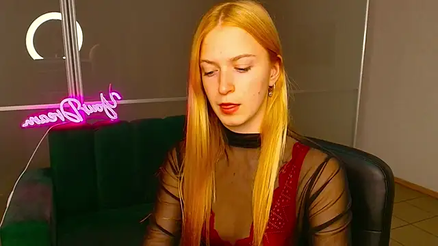 Snapshot of MirandaMayers chatting on 14, 9, 2025 MirandaMayers online show from 14, 9, 2025
