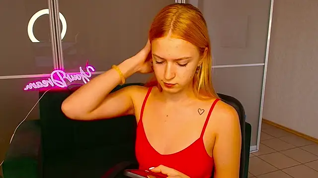 Snapshot of MirandaMayers chatting on 16, 9, 2025 MirandaMayers online show from 16, 9, 2025