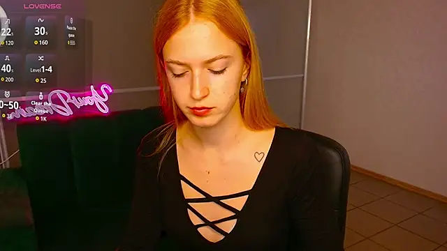 Snapshot of MirandaMayers chatting on 11, 9, 2025 MirandaMayers online show from 11, 9, 2025