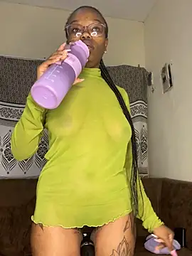 YummyMelanin117 online show from 15, 6, 2026