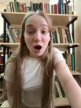 Snapshot of bambi_lu chatting on 7, 6, 2026 bambi lu online show from 7, 6, 2026