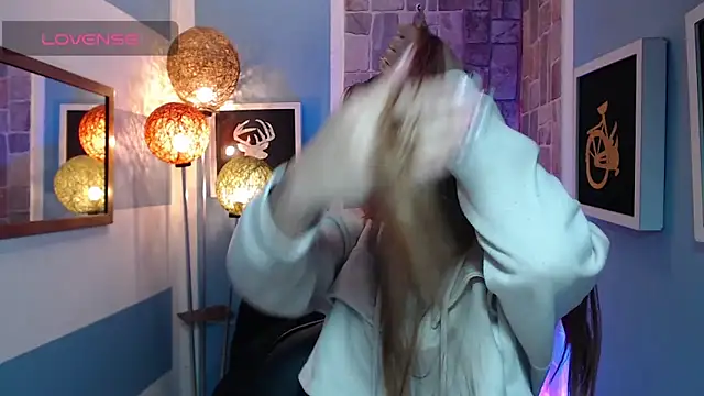 Fiorellaa delsd online show from 4, 11, 2025