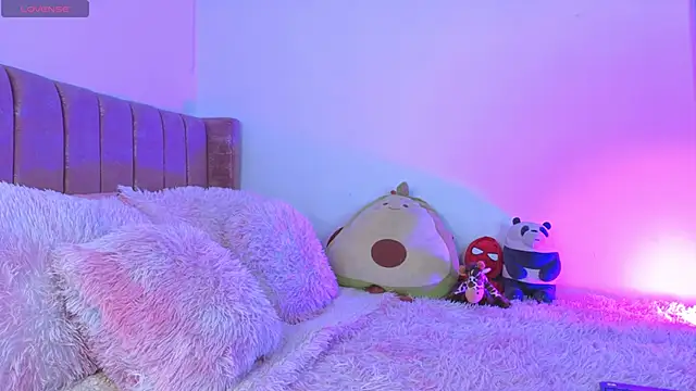 Snapshot of zaraquiinn chatting on 5, 11, 2025 zaraquiinn online show from 5, 11, 2025