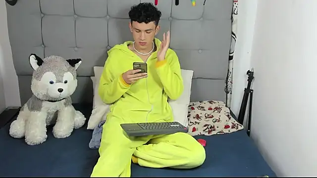 Snapshot of jeims_hotboy chatting on 12, 10, 2025 jeims hotboy online show from 12, 10, 2025