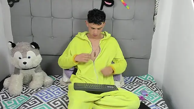 Snapshot of jeims_hotboy chatting on 16, 12, 2025 jeims hotboy online show from 16, 12, 2025