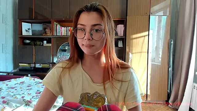 Snapshot of AngelaSwan chatting on 11, 9, 2025 AngelaSwan online show from 11, 9, 2025