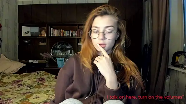 Snapshot of AngelaSwan chatting on 11, 10, 2025 AngelaSwan online show from 11, 10, 2025