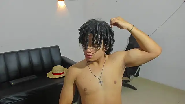 Snapshot of samxx_muscle chatting on 13, 5, 2026 samxx muscle online show from 13, 5, 2026