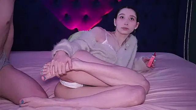 NanamiLovesTomoe online show from 14, 12, 2025