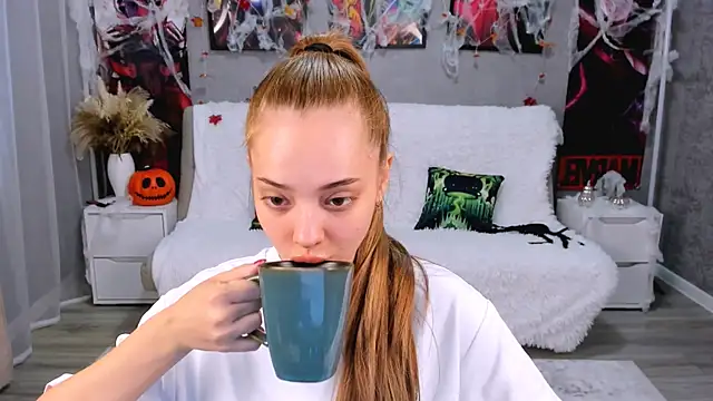 MelanieAlves online show from 8, 11, 2025